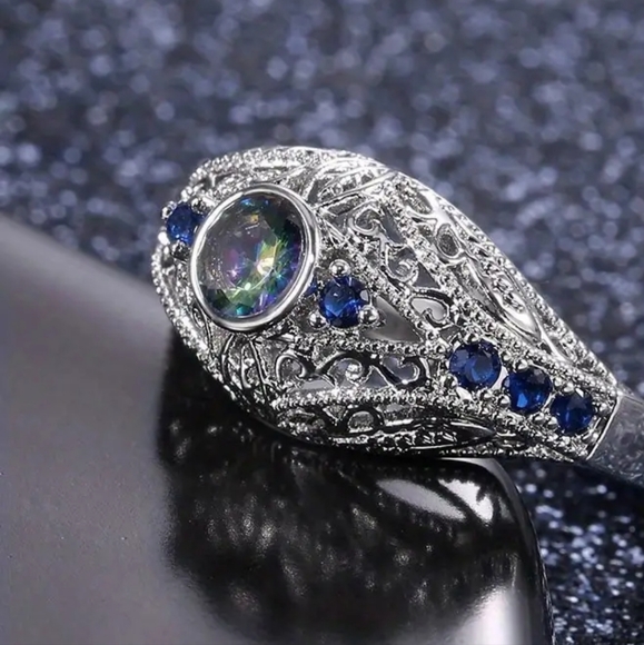 Very Pretty Filagre Ring - Picture 4 of 6